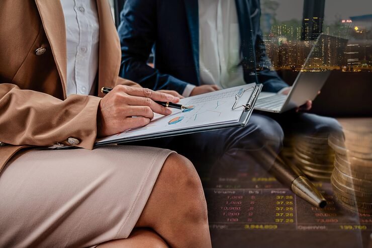 midsection-business-colleagues-working-together-office_1048944-5334966 midsection-business-colleagues-working-together-office_1048944-5334966